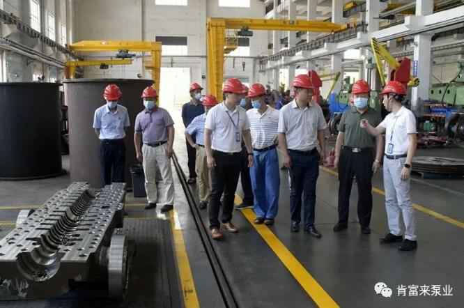 董事长、总经理陈迪，党委副书记黎宇明陪同调研组一行参观苏州苗蓝智能制造解决方案有限公司展览室